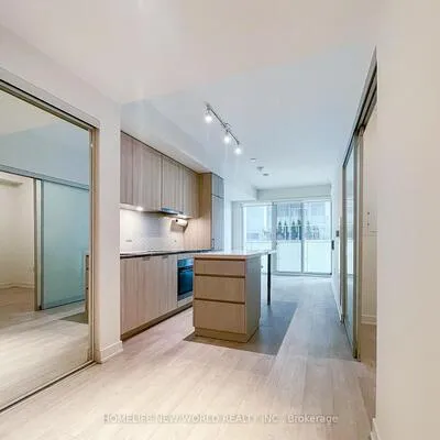 15,&nbsp;Queens, Waterfront Communities C8, Toronto