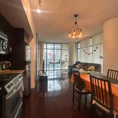 33,&nbsp;Charles, Church-Yonge Corridor, Toronto