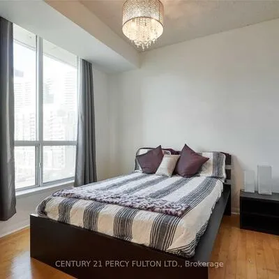 230,&nbsp;Queens, Waterfront Communities C1, Toronto