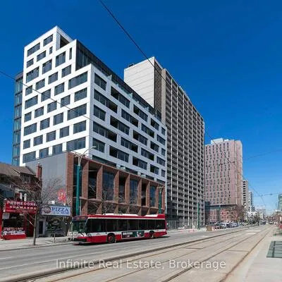 664,&nbsp;Spadina, University, Toronto