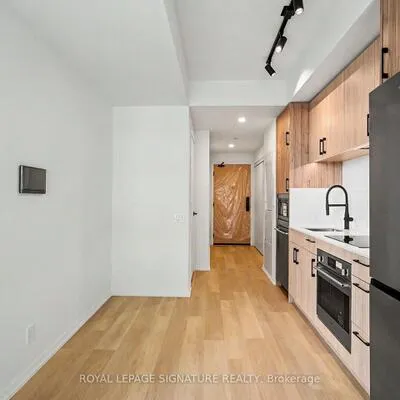 109,&nbsp;Erskine, Mount Pleasant West, Toronto