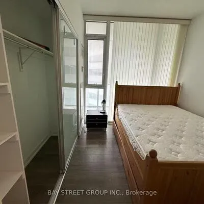 426,&nbsp;University, University, Toronto