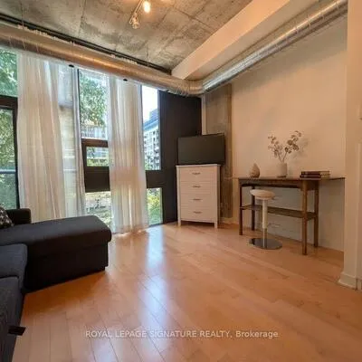 60,&nbsp;Bathurst, Niagara, Toronto
