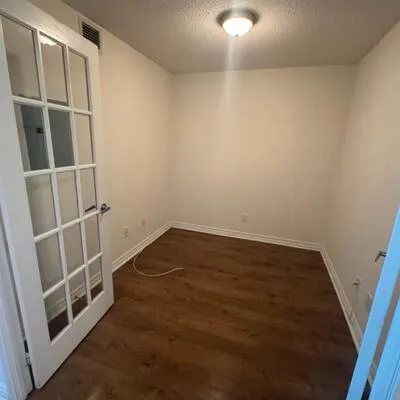 17,&nbsp;Barberry, Bayview Village, Toronto