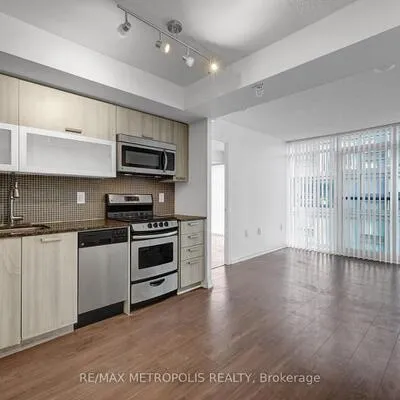 36,&nbsp;Lisgar, Little Portugal, Toronto
