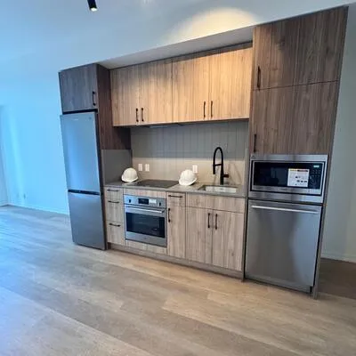 109,&nbsp;Erskine, Mount Pleasant West, Toronto