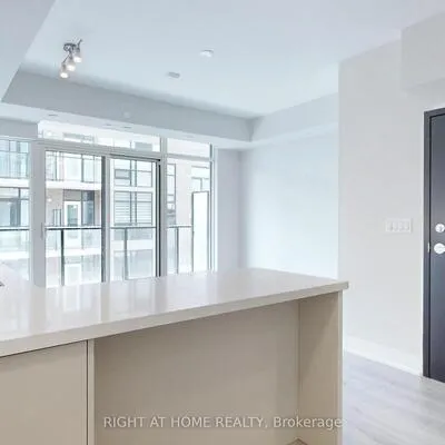 851,&nbsp;Sheppard, Clanton Park, Toronto