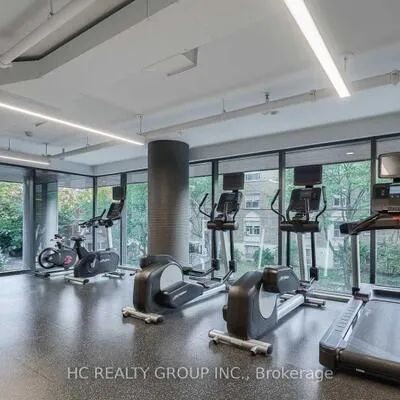 203,&nbsp;College, Kensington-Chinatown, Toronto