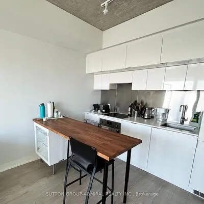 185,&nbsp;Roehampton, Mount Pleasant West, Toronto
