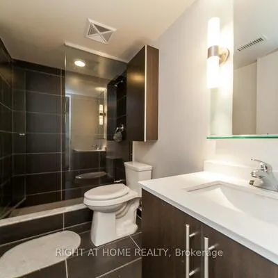 320,&nbsp;Richmond, Moss Park, Toronto
