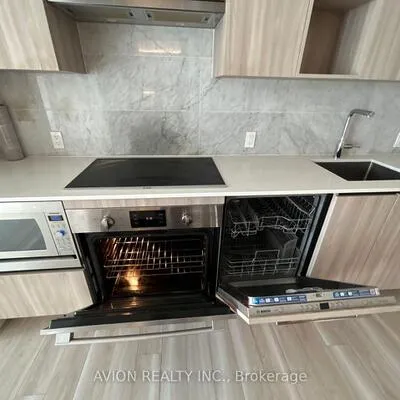 17,&nbsp;Bathurst, Waterfront Communities C1, Toronto
