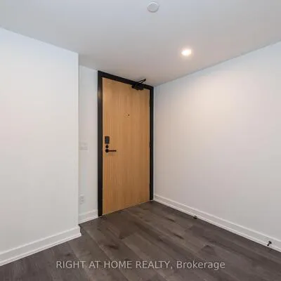 897,&nbsp;College, Trinity-Bellwoods, Toronto