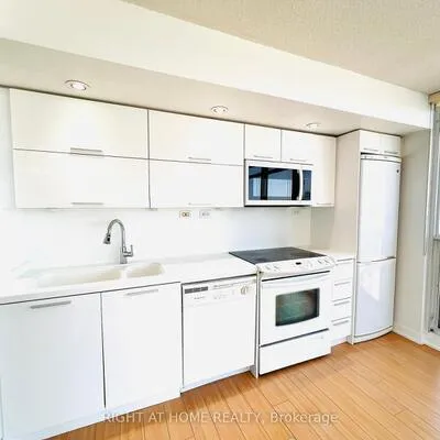 25,&nbsp;Capreol, Waterfront Communities C1, Toronto
