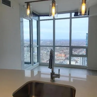 30,&nbsp;Roehampton, Mount Pleasant West, Toronto