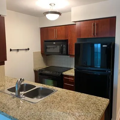 25,&nbsp;Greenview, Newtonbrook West, Toronto