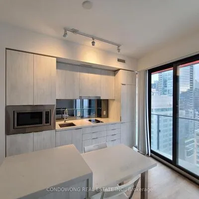 215,&nbsp;Queen, Waterfront Communities C1, Toronto