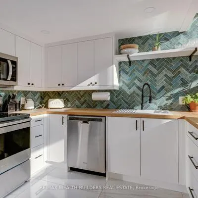 393,&nbsp;King, Moss Park, Toronto
