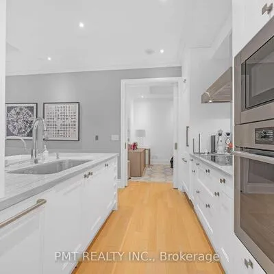 311,&nbsp;Bay, Bay Street Corridor, Toronto