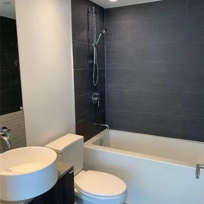 161,&nbsp;Roehampton, Mount Pleasant West, Toronto