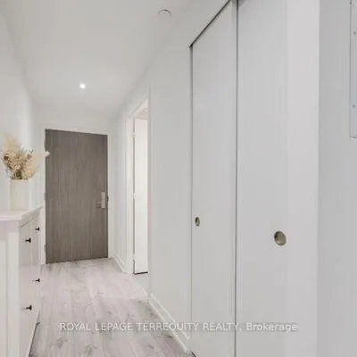 161,&nbsp;Roehampton, Mount Pleasant West, Toronto