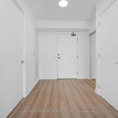 100,&nbsp;Queens, Church-Yonge Corridor, Toronto