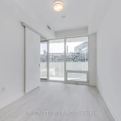 15,&nbsp;Queens, Waterfront Communities C8, Toronto