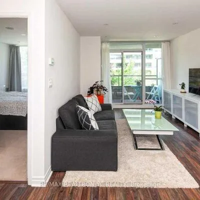 35,&nbsp;Hollywood, Willowdale East, Toronto