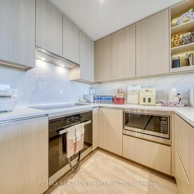 25,&nbsp;McMahon, Bayview Village, Toronto