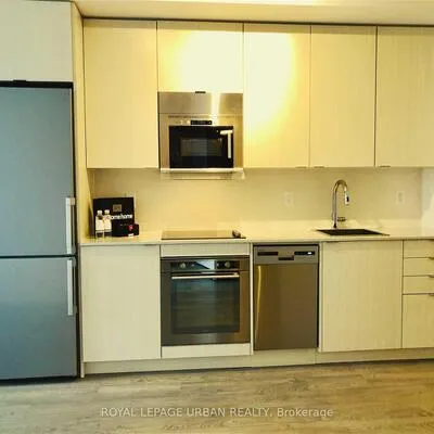 101,&nbsp;Erskine, Mount Pleasant West, Toronto