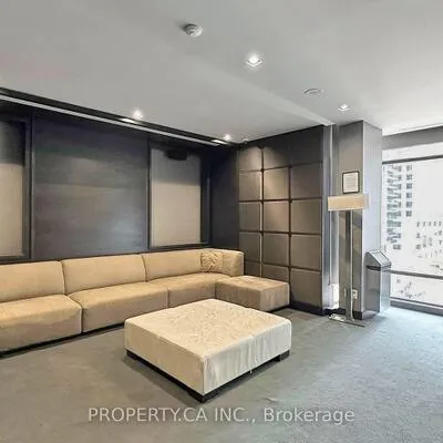 21,&nbsp;Scollard, Annex, Toronto