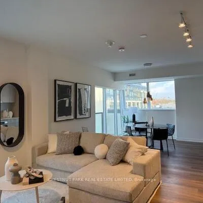 863,&nbsp;St Clair, Wychwood, Toronto