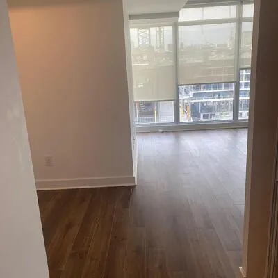 72,&nbsp;Esther Shiner, Bayview Village, Toronto