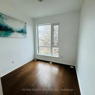 639,&nbsp;Lawrence, Englemount-Lawrence, Toronto
