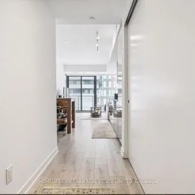 161,&nbsp;Roehampton, Mount Pleasant West, Toronto