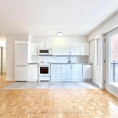 95,&nbsp;Lawton, Yonge-St. Clair, Toronto