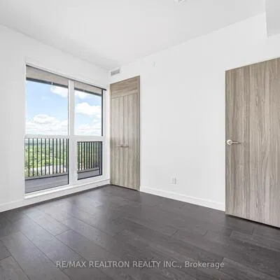 68,&nbsp;Esther Shiner, Bayview Village, Toronto