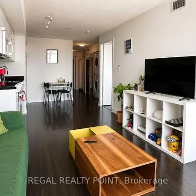 21,&nbsp;Iceboat, Waterfront Communities C1, Toronto