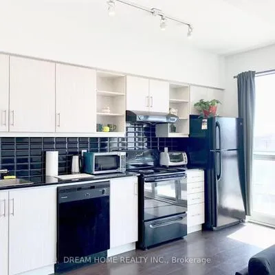 208-160,&nbsp;vanderhoof, Thorncliffe Park, Toronto