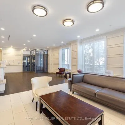 35,&nbsp;Saranac, Englemount-Lawrence, Toronto