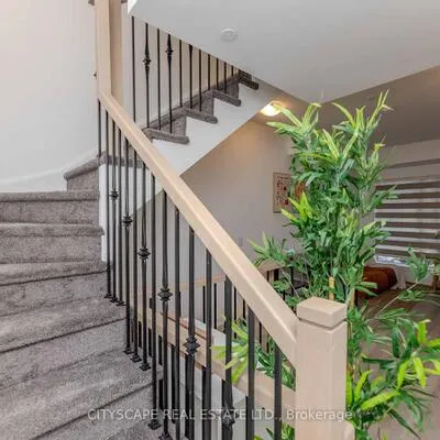 871,&nbsp;Sheppard, Clanton Park, Toronto