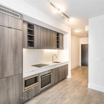 101,&nbsp;Erskine, Mount Pleasant West, Toronto