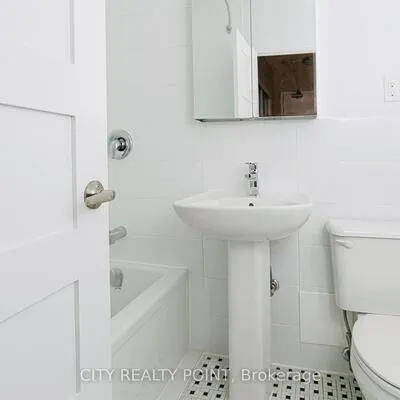 1291,&nbsp;Bayview, Leaside, Toronto