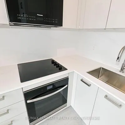 280,&nbsp;Dundas, University, Toronto