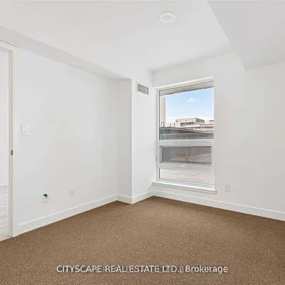 120,&nbsp;Varna, Englemount-Lawrence, Toronto