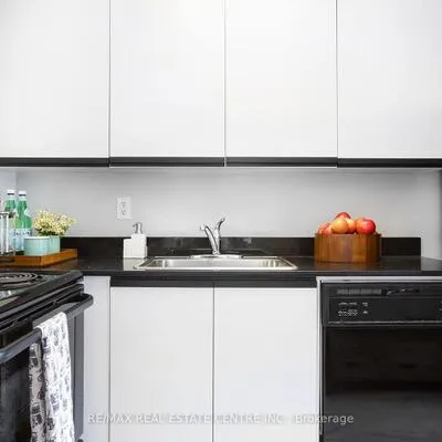 100,&nbsp;Graydon Hall, Parkwoods-Donalda, Toronto