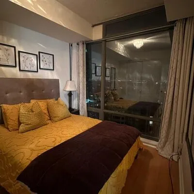18,&nbsp;Yorkville, Annex, Toronto