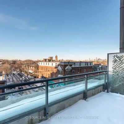 1169,&nbsp;Queen, Little Portugal, Toronto