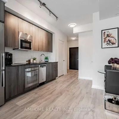101,&nbsp;Erskine, Mount Pleasant West, Toronto