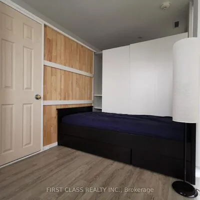 28,&nbsp;Wellesley, Church-Yonge Corridor, Toronto