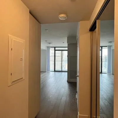 11,&nbsp;Wellesley, Bay Street Corridor, Toronto